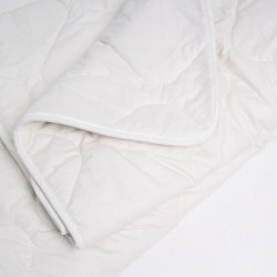Dygsniuota šilkinė antklodė su šilko užpildu 200x220 ir natūraliomis antibakterinėmis savybėmis